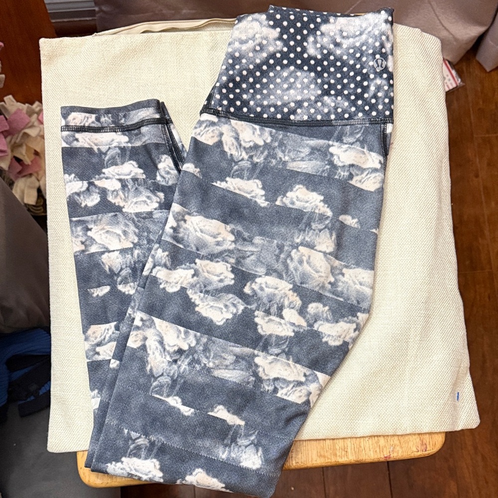 lululemon athletica Cloud Print Leggings - Black and White